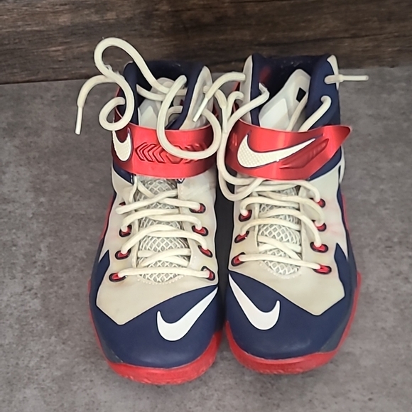 Lebron Nike Zoom Soldier VIII - Picture 2 of 5